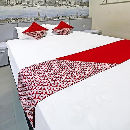 Super Oyo 91202 Family Guest House Syariah 图隆阿贡 外观 照片